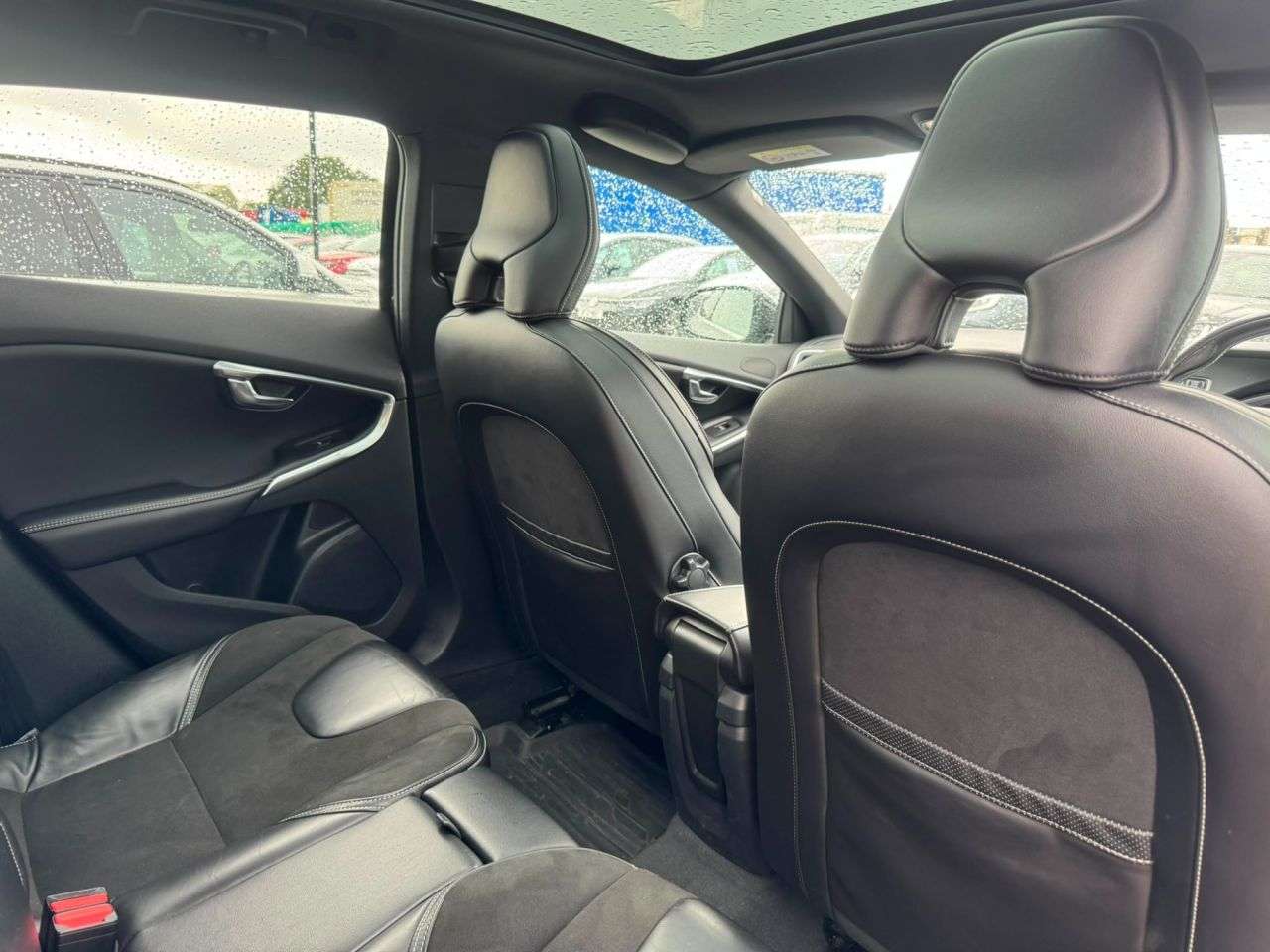 2016 VOLVO V40 2016 VOLVO V40