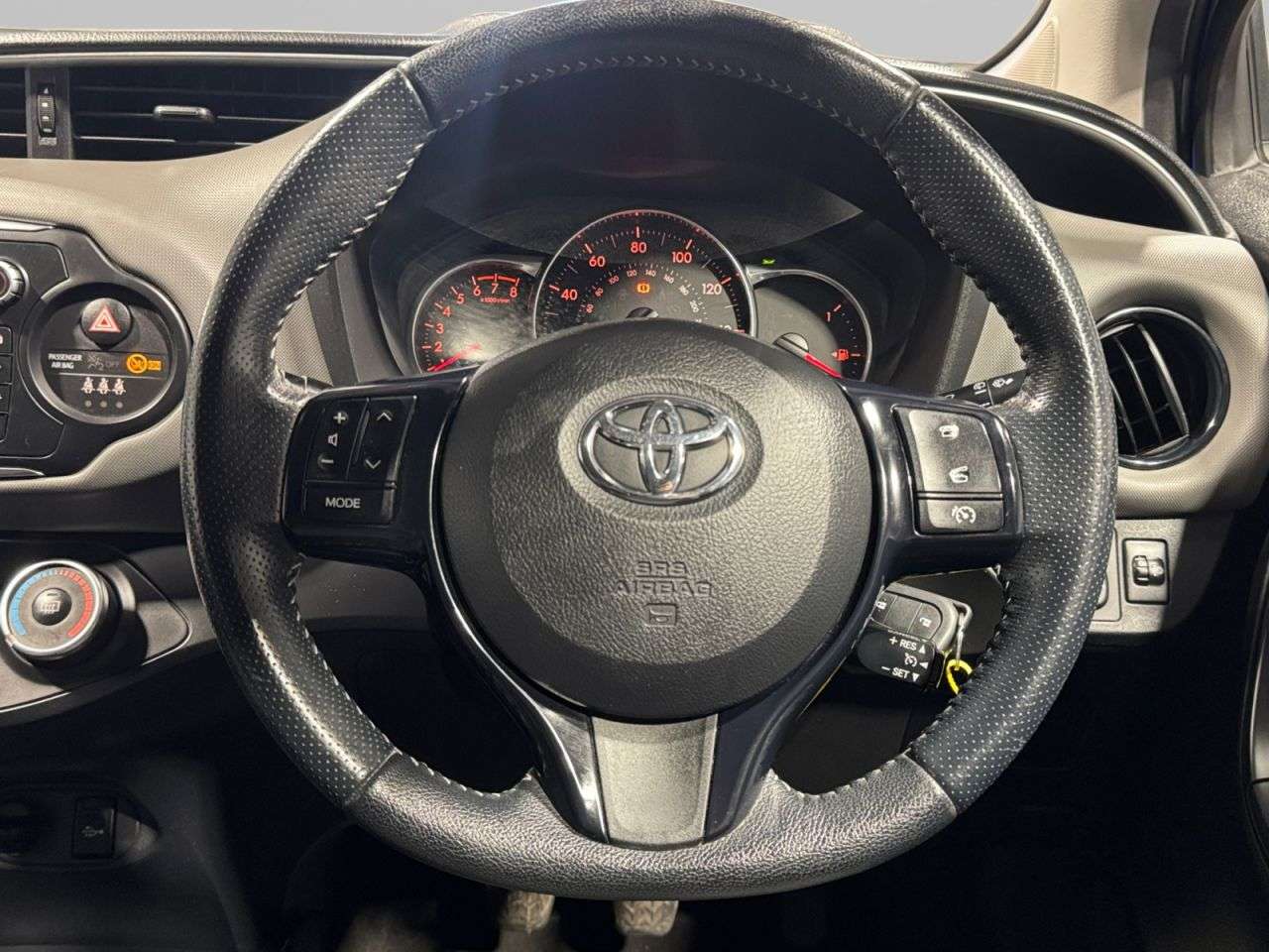2016 TOYOTA YARIS 2016 TOYOTA YARIS