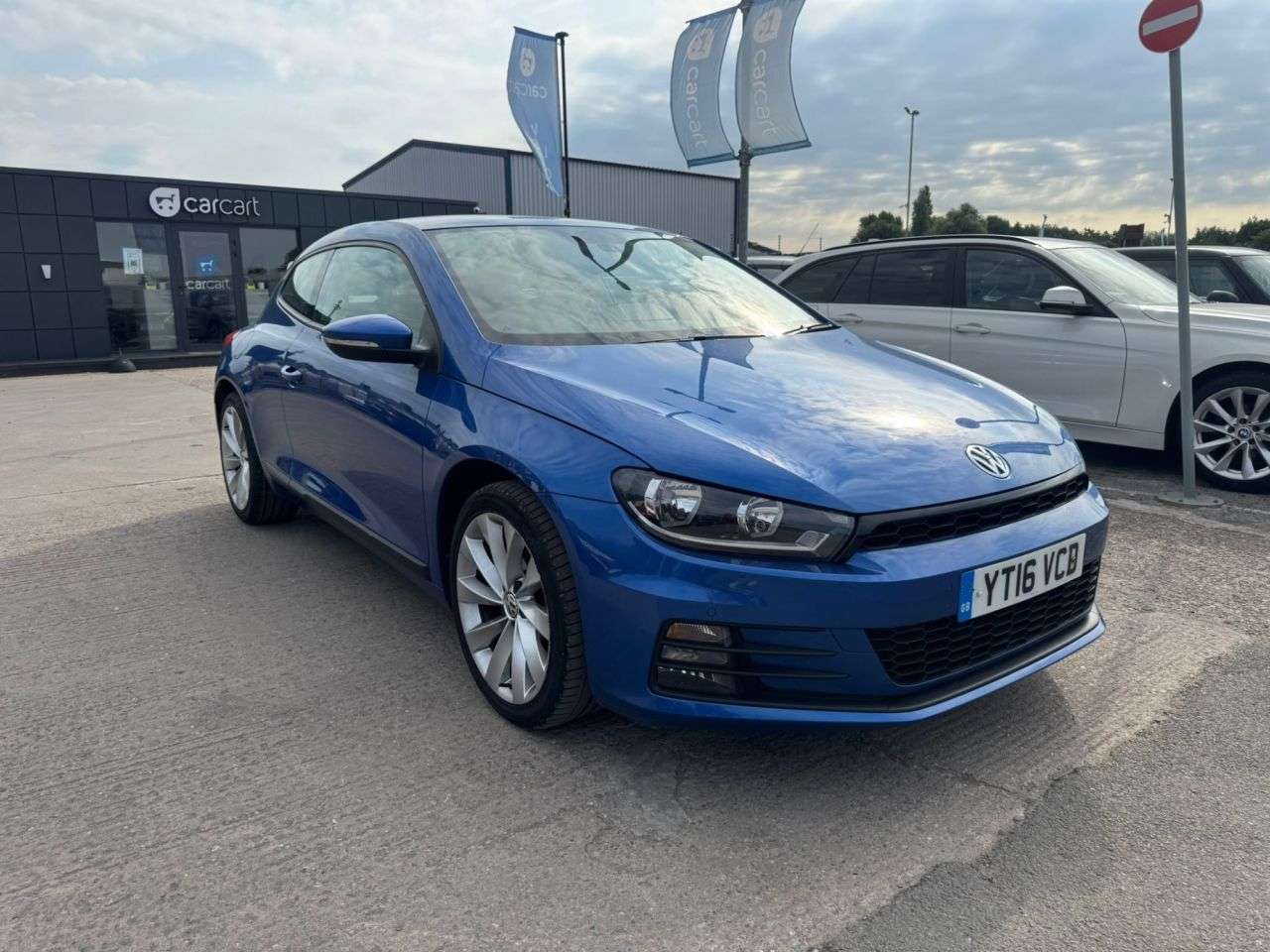 A 2016 VOLKSWAGEN SCIROCCO 1.4 TSI BlueMotion Tech Hatchback 3dr Petrol Manual Euro 6 (s/s) (125 ps) ( A 2016 VOLKSWAGEN SCIROCCO 1.4 TSI BlueMotion Tech Hatchback 3dr Petrol Manual Euro 6 (s/s) (125 ps) (