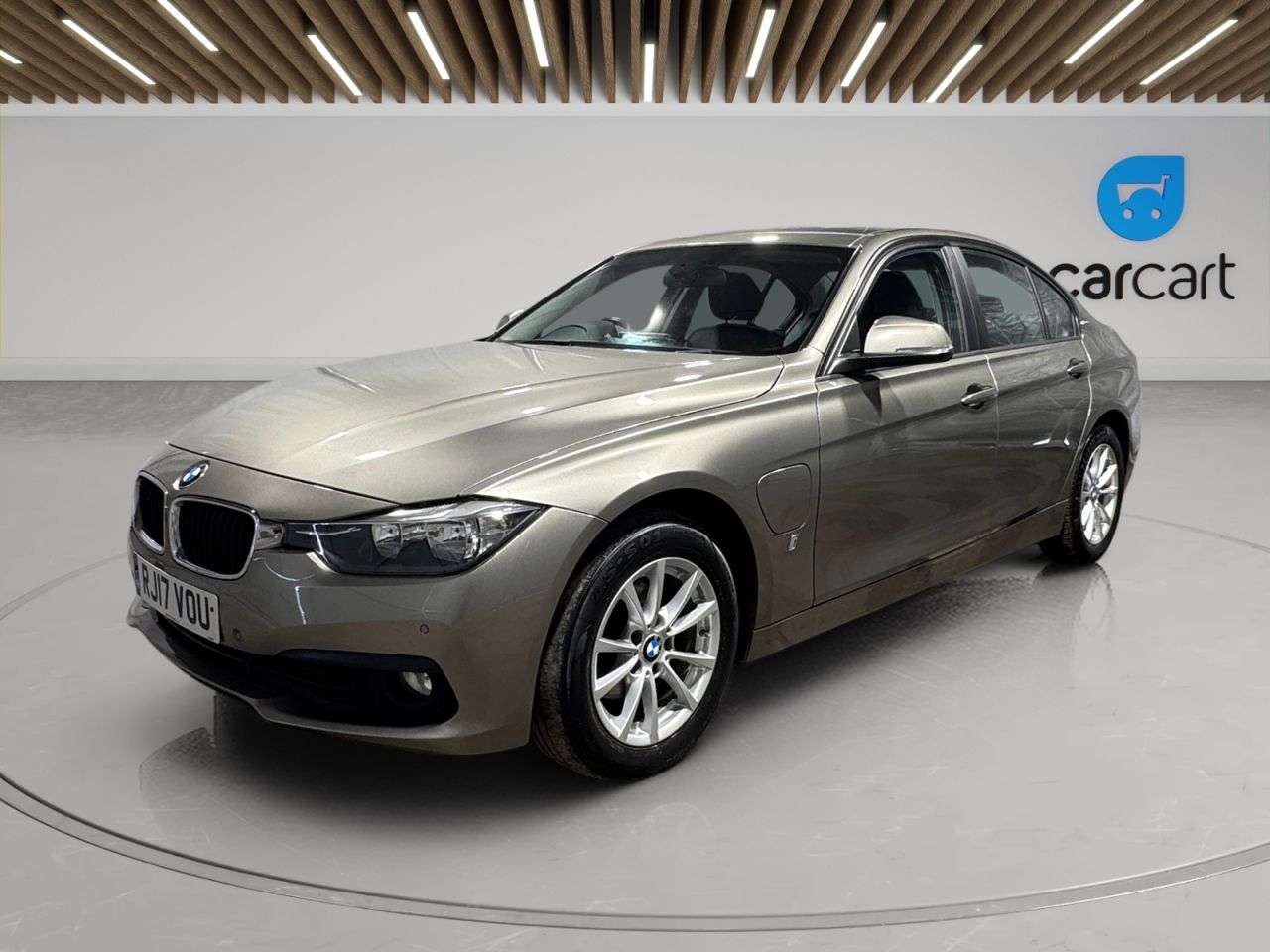 A 2017 BMW 3 SERIES 2.0 330e 7.6kWh SE Saloon 4dr Petrol Plug-in Hybrid Auto Euro 6 (s/s) (252 A 2017 BMW 3 SERIES 2.0 330e 7.6kWh SE Saloon 4dr Petrol Plug-in Hybrid Auto Euro 6 (s/s) (252