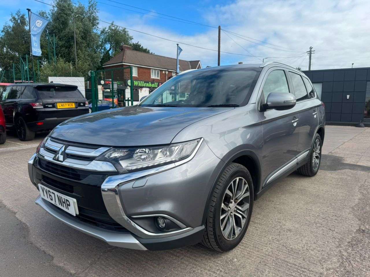 A 2017 MITSUBISHI OUTLANDER 2.2 DI-D 4 SUV 5dr Diesel Manual 4WD Euro 6 (s/s) (147 ps) (Rates starting A 2017 MITSUBISHI OUTLANDER 2.2 DI-D 4 SUV 5dr Diesel Manual 4WD Euro 6 (s/s) (147 ps) (Rates starting
