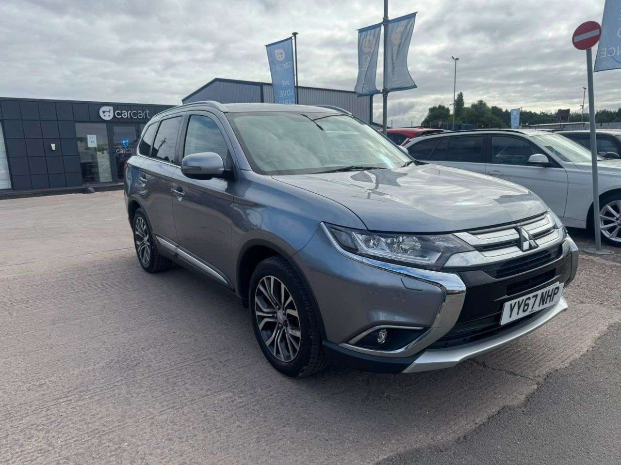 A 2017 MITSUBISHI OUTLANDER 2.2 DI-D 4 SUV 5dr Diesel Manual 4WD Euro 6 (s/s) (147 ps) (Rates starting A 2017 MITSUBISHI OUTLANDER 2.2 DI-D 4 SUV 5dr Diesel Manual 4WD Euro 6 (s/s) (147 ps) (Rates starting