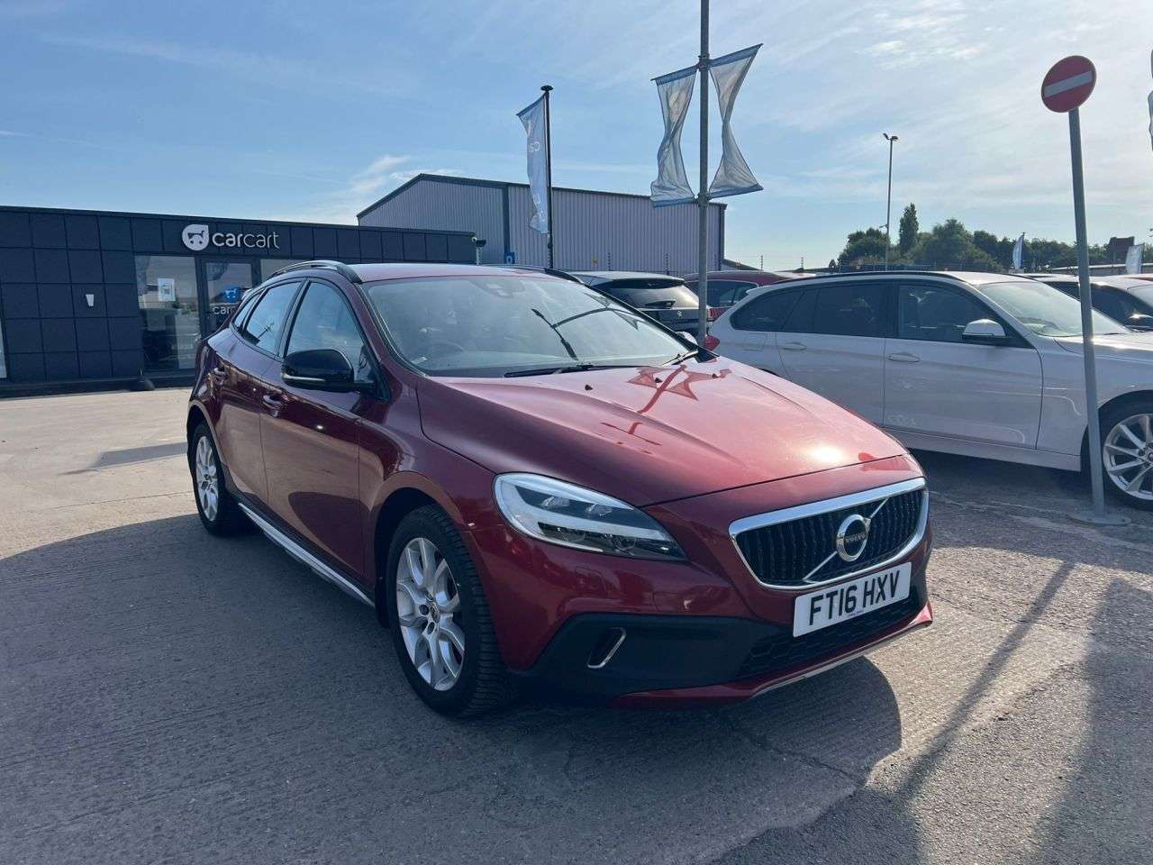 A 2016 VOLVO V40 CROSS COUNTRY 1.5 T3 Pro Hatchback 5dr Petrol Auto Euro 6 (s/s) (152 ps) (Rates starting A 2016 VOLVO V40 CROSS COUNTRY 1.5 T3 Pro Hatchback 5dr Petrol Auto Euro 6 (s/s) (152 ps) (Rates starting