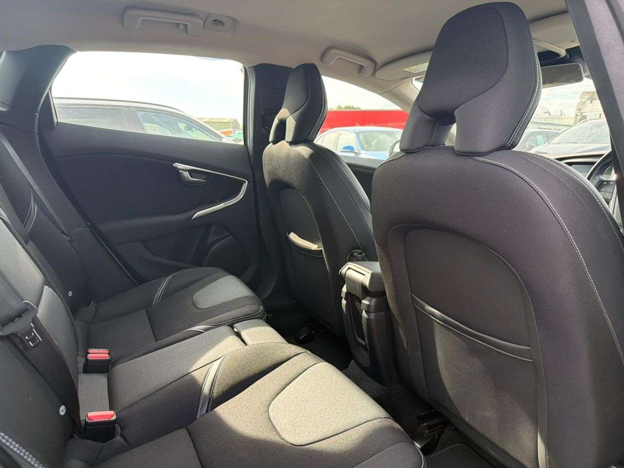 2016 VOLVO V40 2016 VOLVO V40