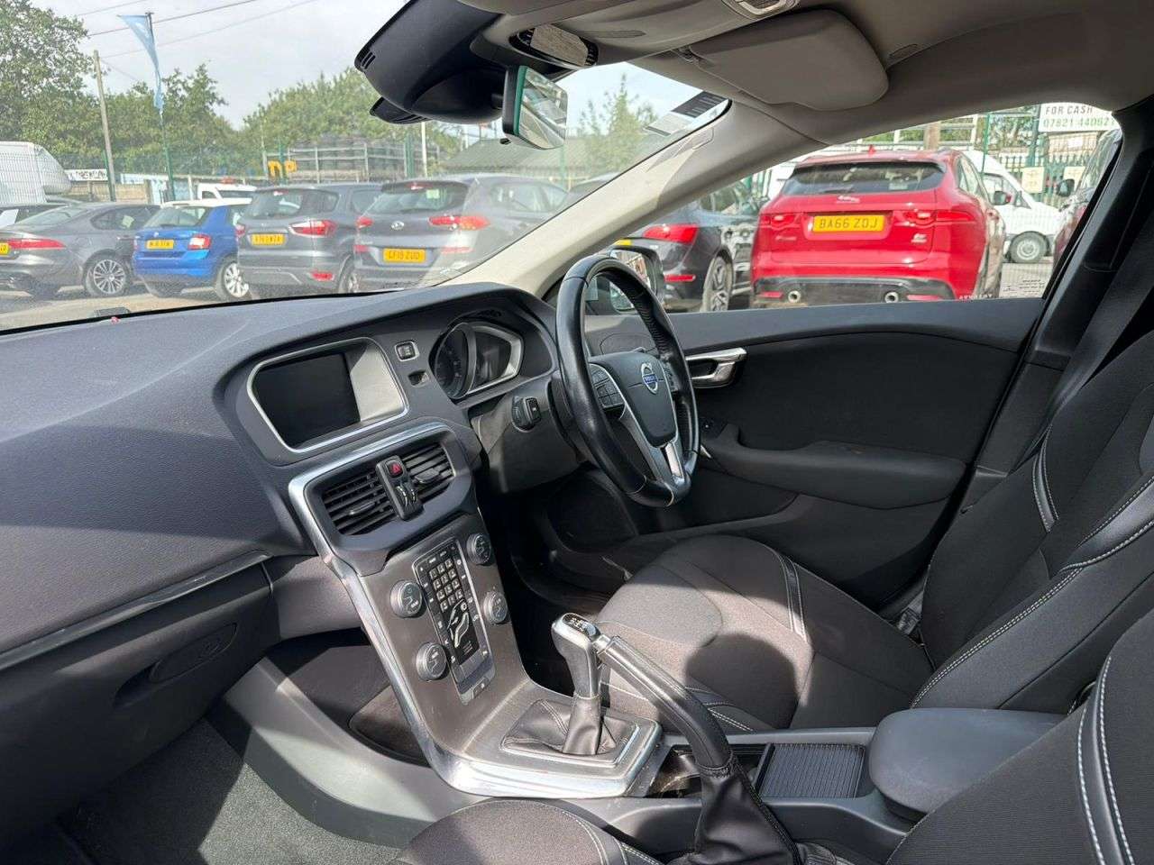 2016 VOLVO V40 2016 VOLVO V40