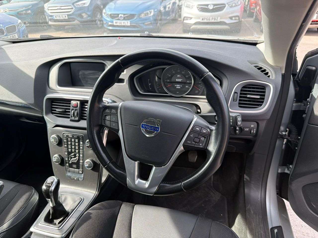 2016 VOLVO V40 2016 VOLVO V40