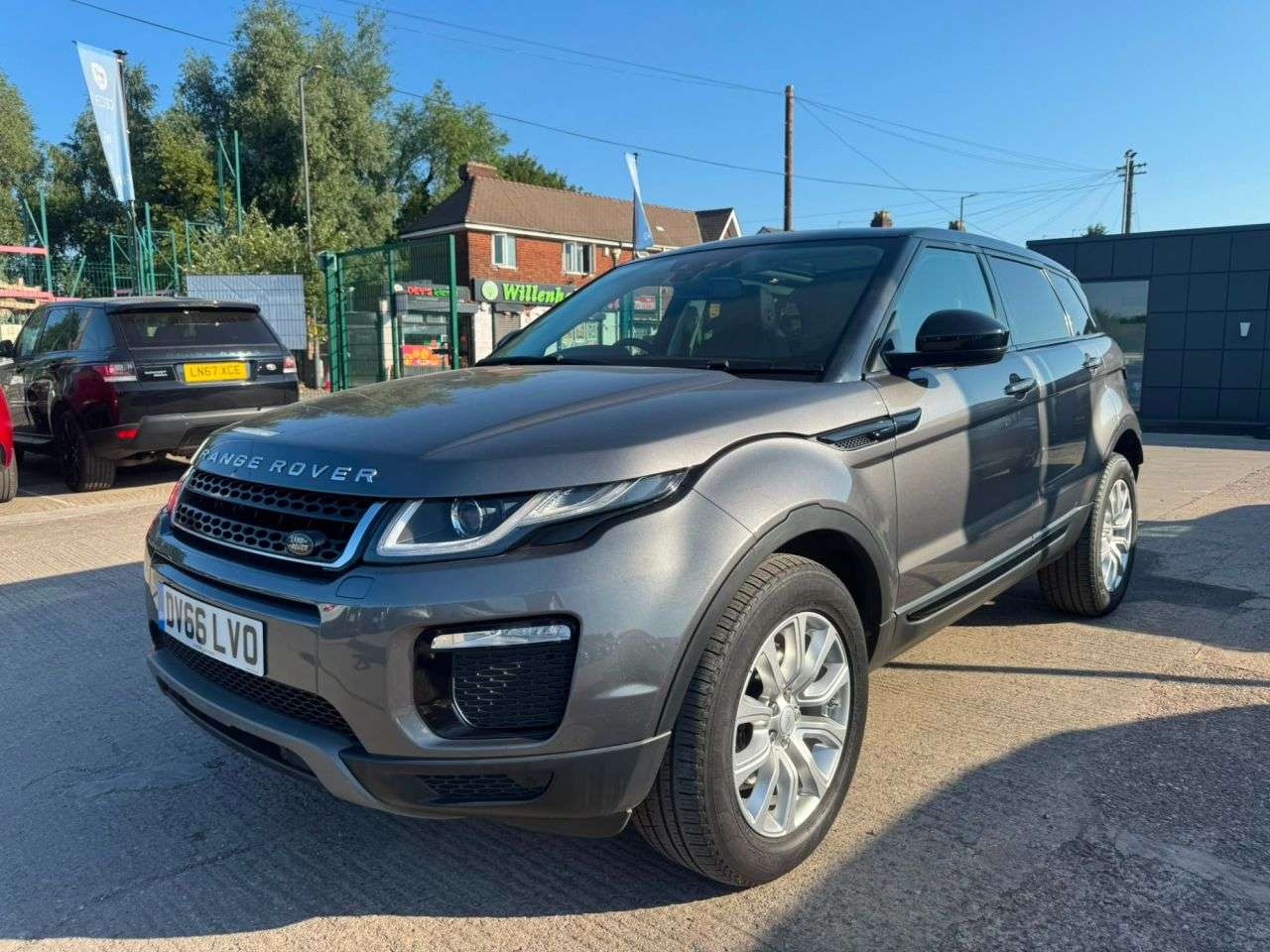 A 2016 LAND ROVER RANGE ROVER EVOQUE 2.0 TD4 SE Tech SUV 5dr Diesel Auto 4WD Euro 6 (s/s) (180 ps) (Rates starti A 2016 LAND ROVER RANGE ROVER EVOQUE 2.0 TD4 SE Tech SUV 5dr Diesel Auto 4WD Euro 6 (s/s) (180 ps) (Rates starti