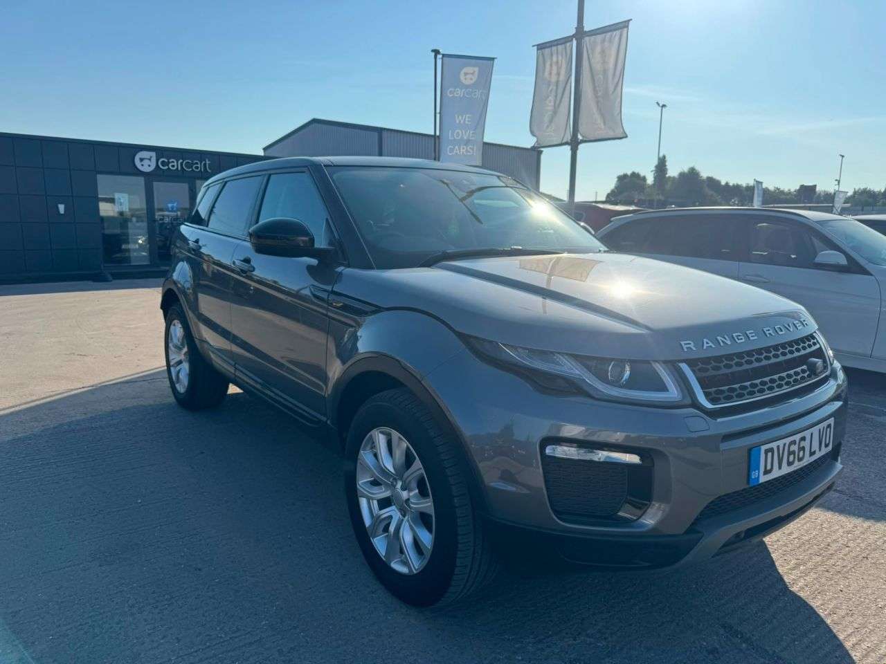 A 2016 LAND ROVER RANGE ROVER EVOQUE 2.0 TD4 SE Tech SUV 5dr Diesel Auto 4WD Euro 6 (s/s) (180 ps) (Rates starti A 2016 LAND ROVER RANGE ROVER EVOQUE 2.0 TD4 SE Tech SUV 5dr Diesel Auto 4WD Euro 6 (s/s) (180 ps) (Rates starti