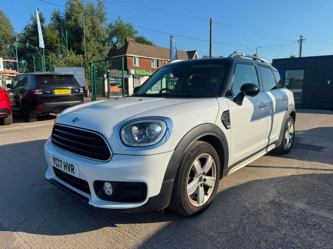 A 2017 MINI COUNTRYMAN 2.0 Cooper D SUV 5dr Diesel Auto Euro 6 (s/s) (150 ps) (Rates starting as l A 2017 MINI COUNTRYMAN 2.0 Cooper D SUV 5dr Diesel Auto Euro 6 (s/s) (150 ps) (Rates starting as l