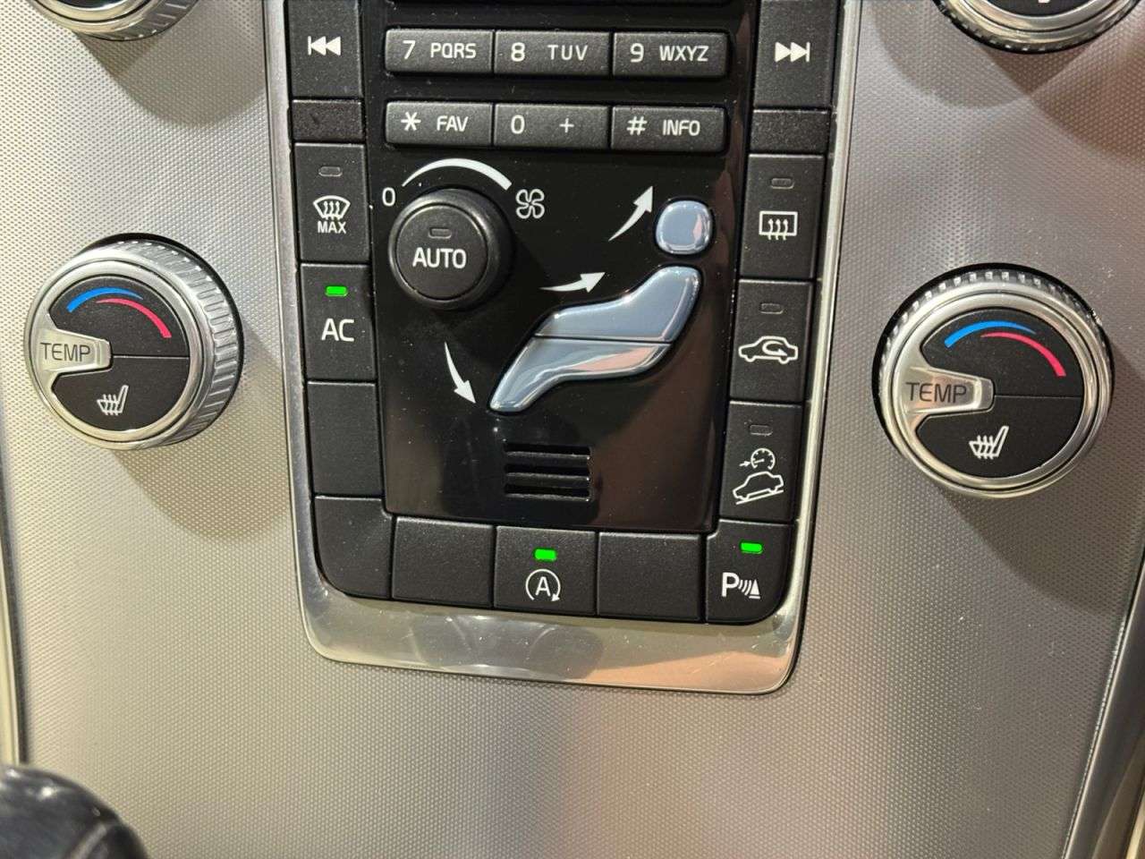 2017 VOLVO XC60 2017 VOLVO XC60