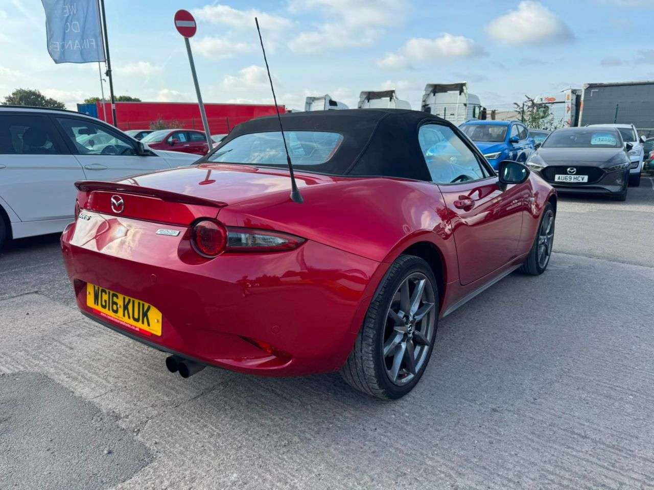 2016 MAZDA MX-5 2016 MAZDA MX-5