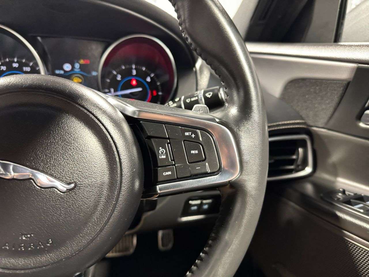 2018 JAGUAR XE 2018 JAGUAR XE
