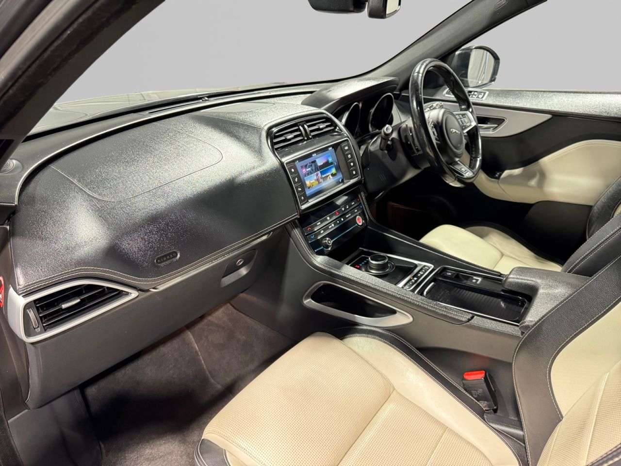 2016 JAGUAR F-PACE 2016 JAGUAR F-PACE