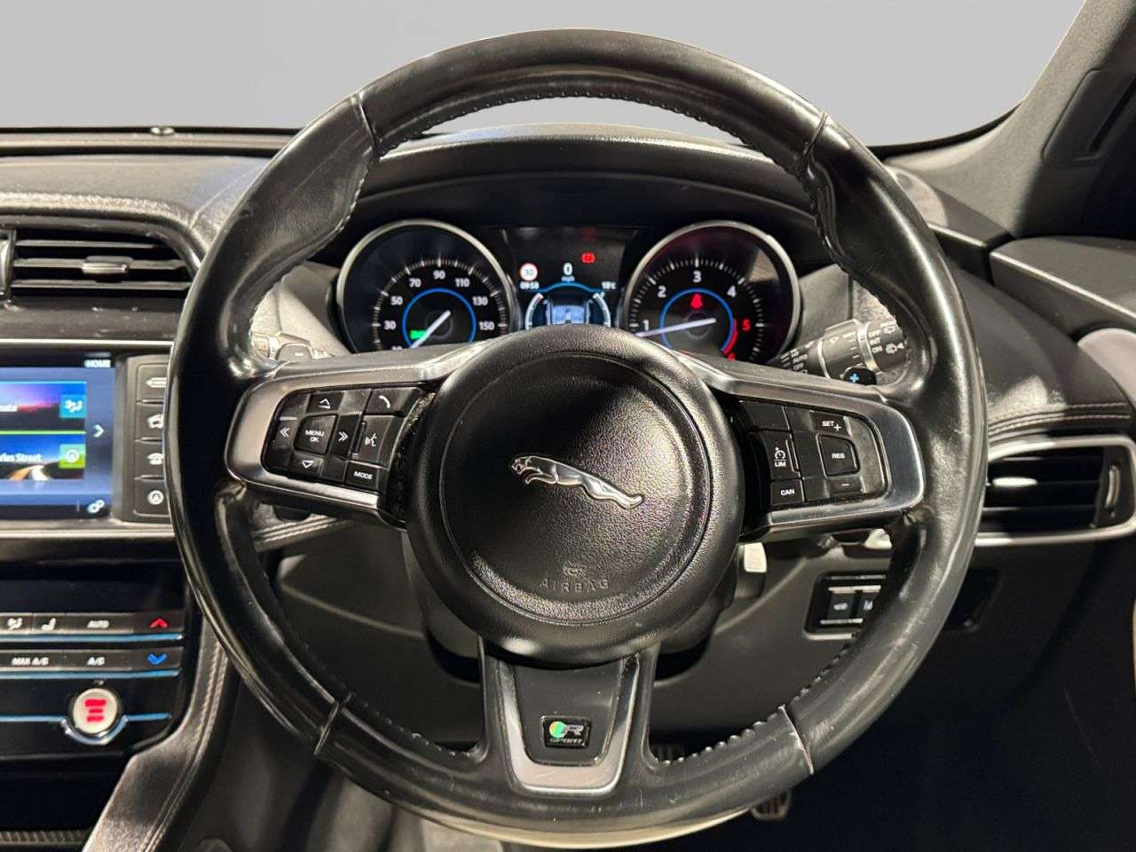 2016 JAGUAR F-PACE 2016 JAGUAR F-PACE