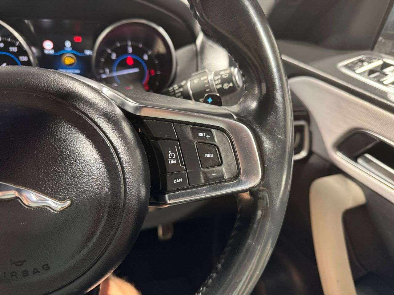 2016 JAGUAR F-PACE 2016 JAGUAR F-PACE