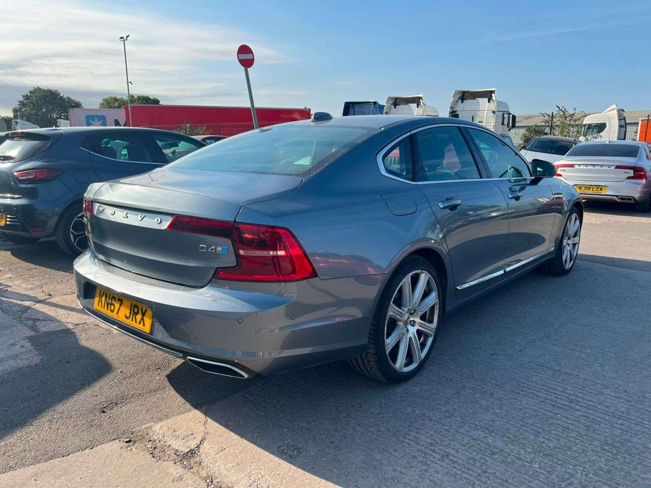 2017 VOLVO S90 2017 VOLVO S90