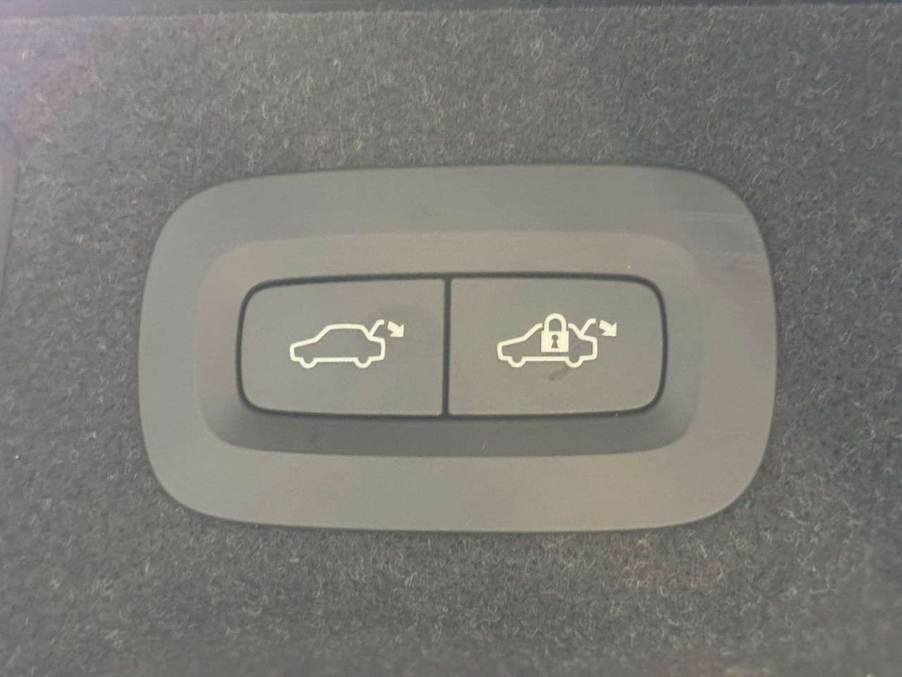 2017 VOLVO S90 2017 VOLVO S90