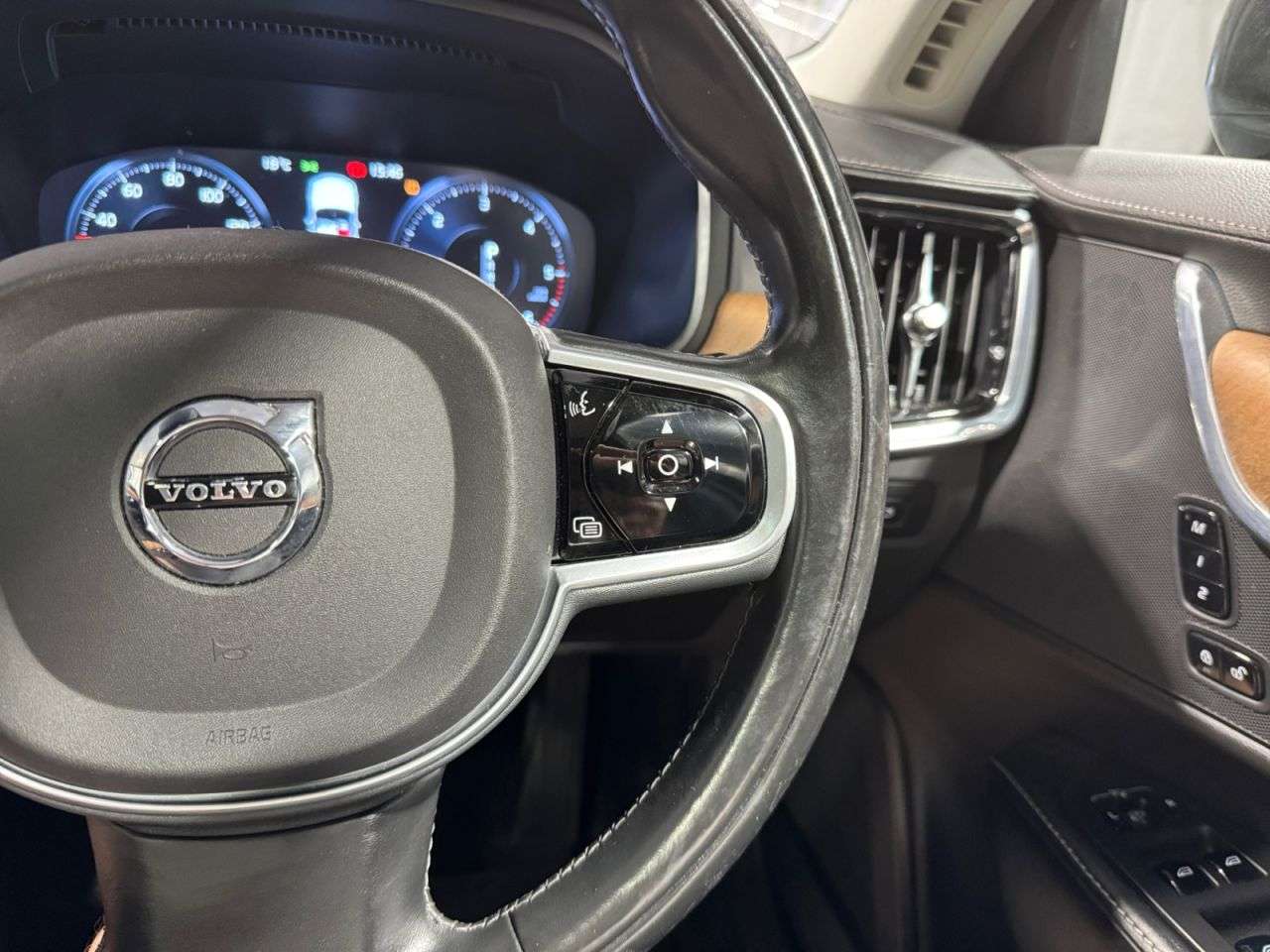 2017 VOLVO S90 2017 VOLVO S90