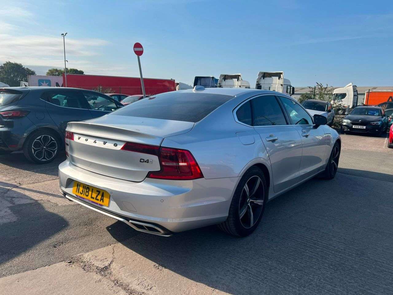 2018 VOLVO S90 2018 VOLVO S90