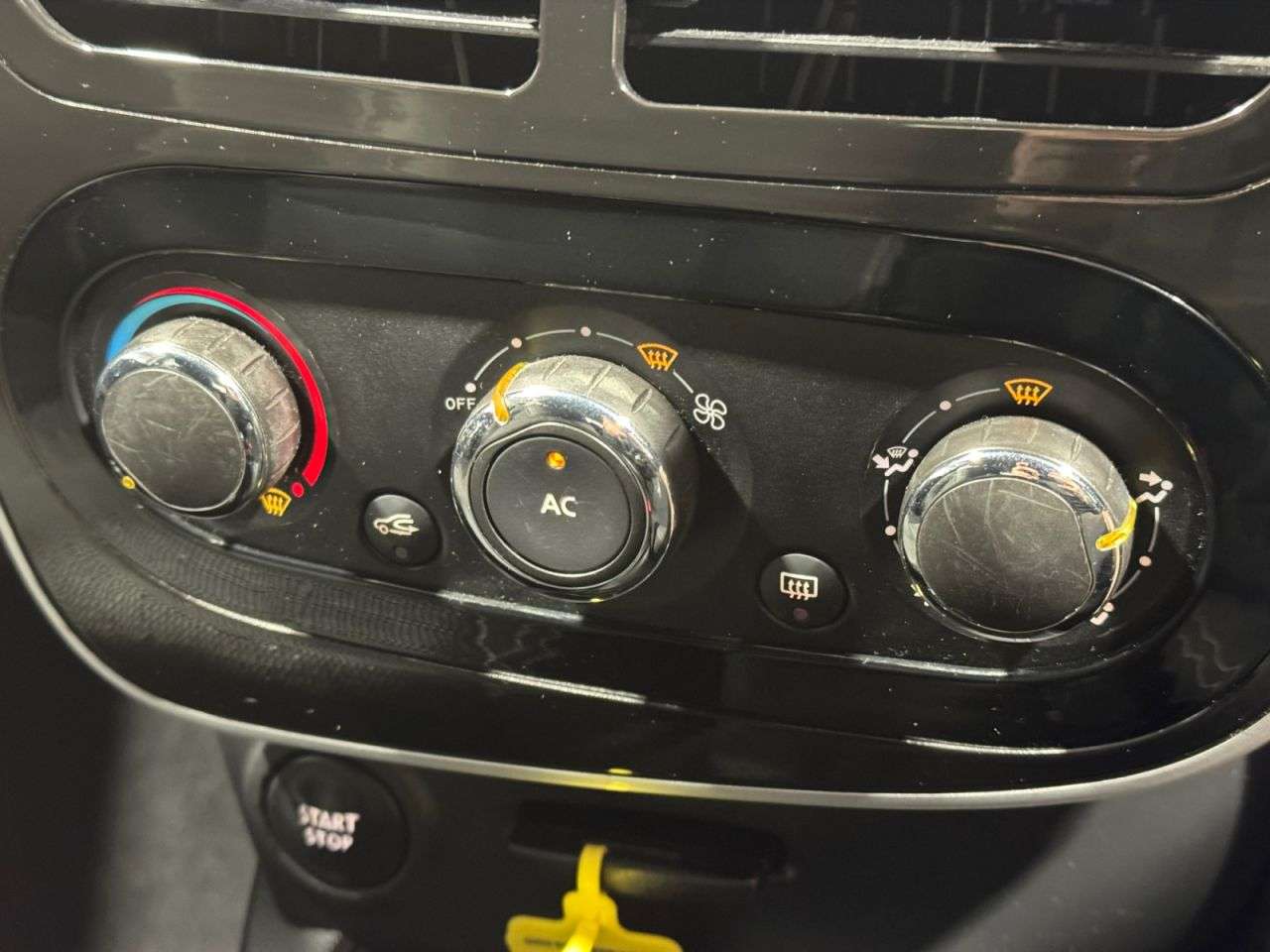 2013 RENAULT CLIO 2013 RENAULT CLIO