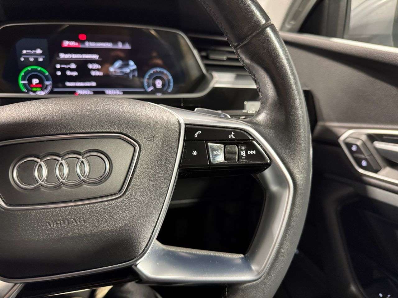 2021 AUDI E-TRON 2021 AUDI E-TRON