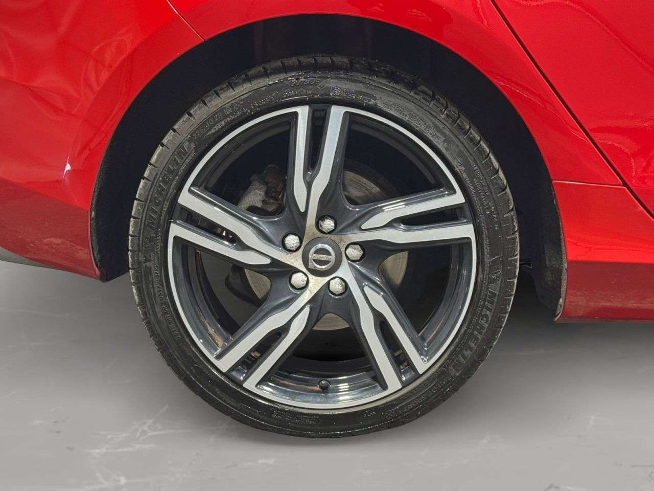 2019 VOLVO V40 2019 VOLVO V40