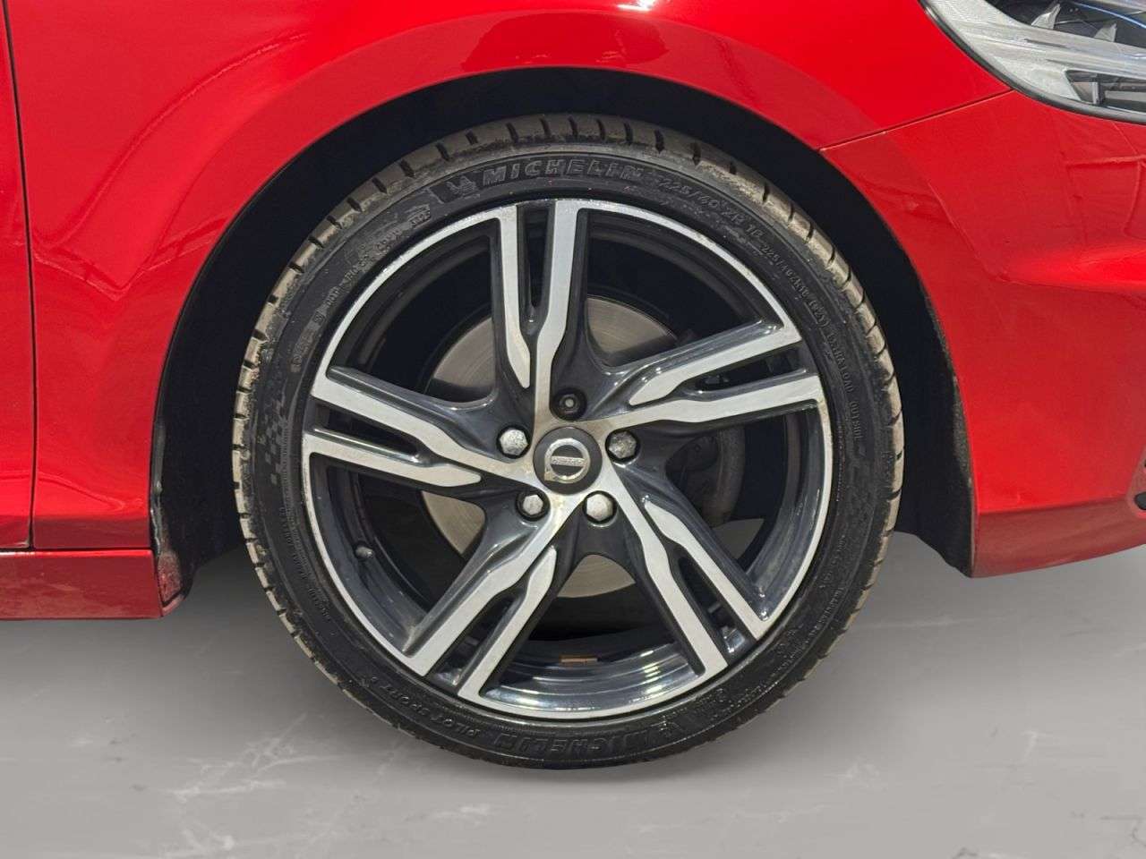 2019 VOLVO V40 2019 VOLVO V40