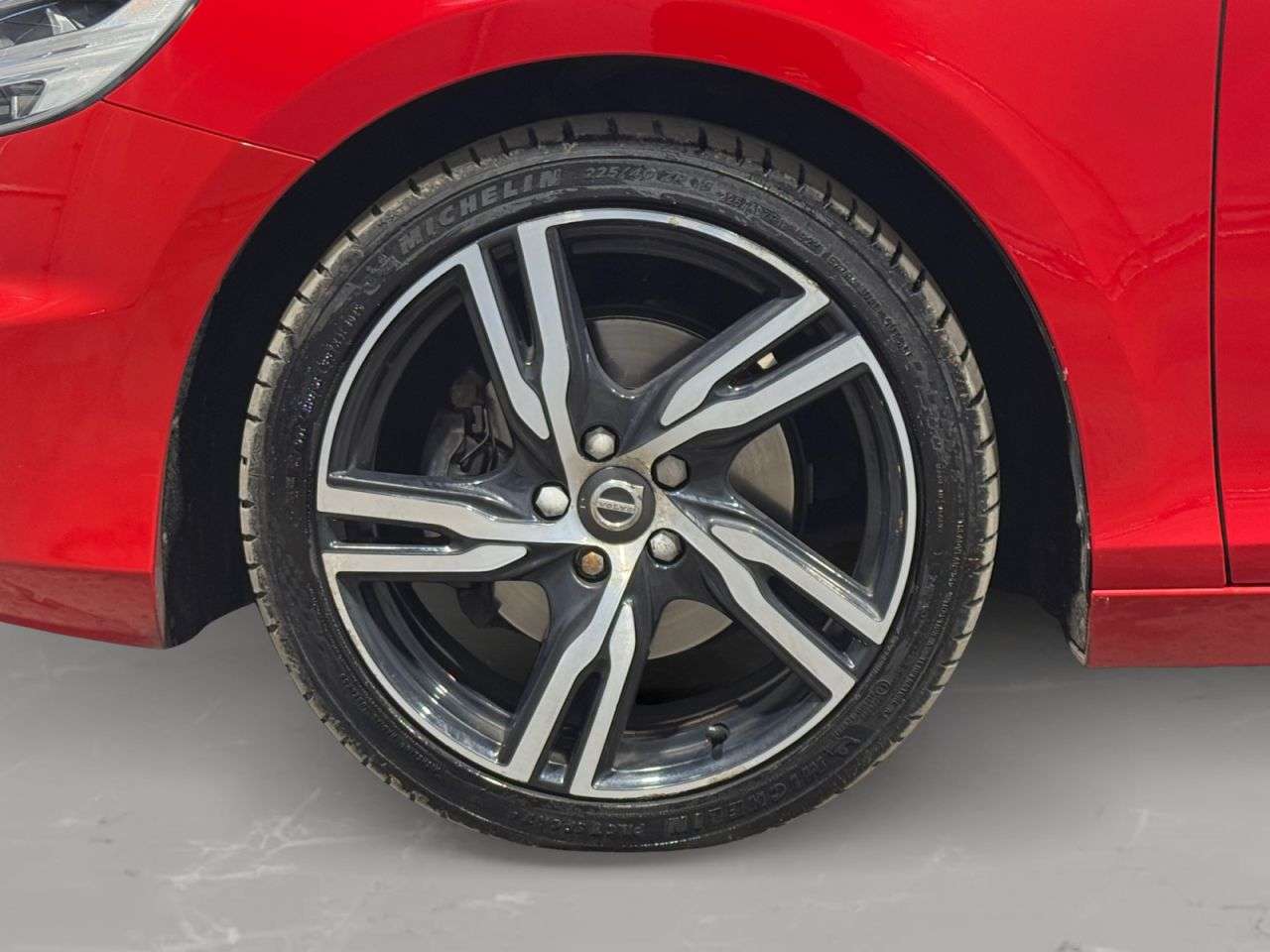 2019 VOLVO V40 2019 VOLVO V40