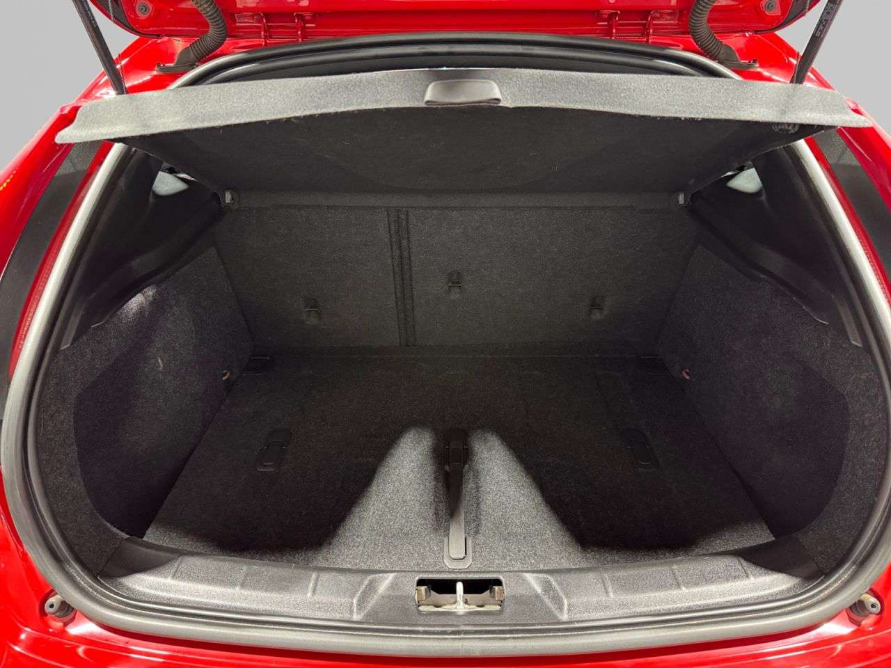 2019 VOLVO V40 2019 VOLVO V40