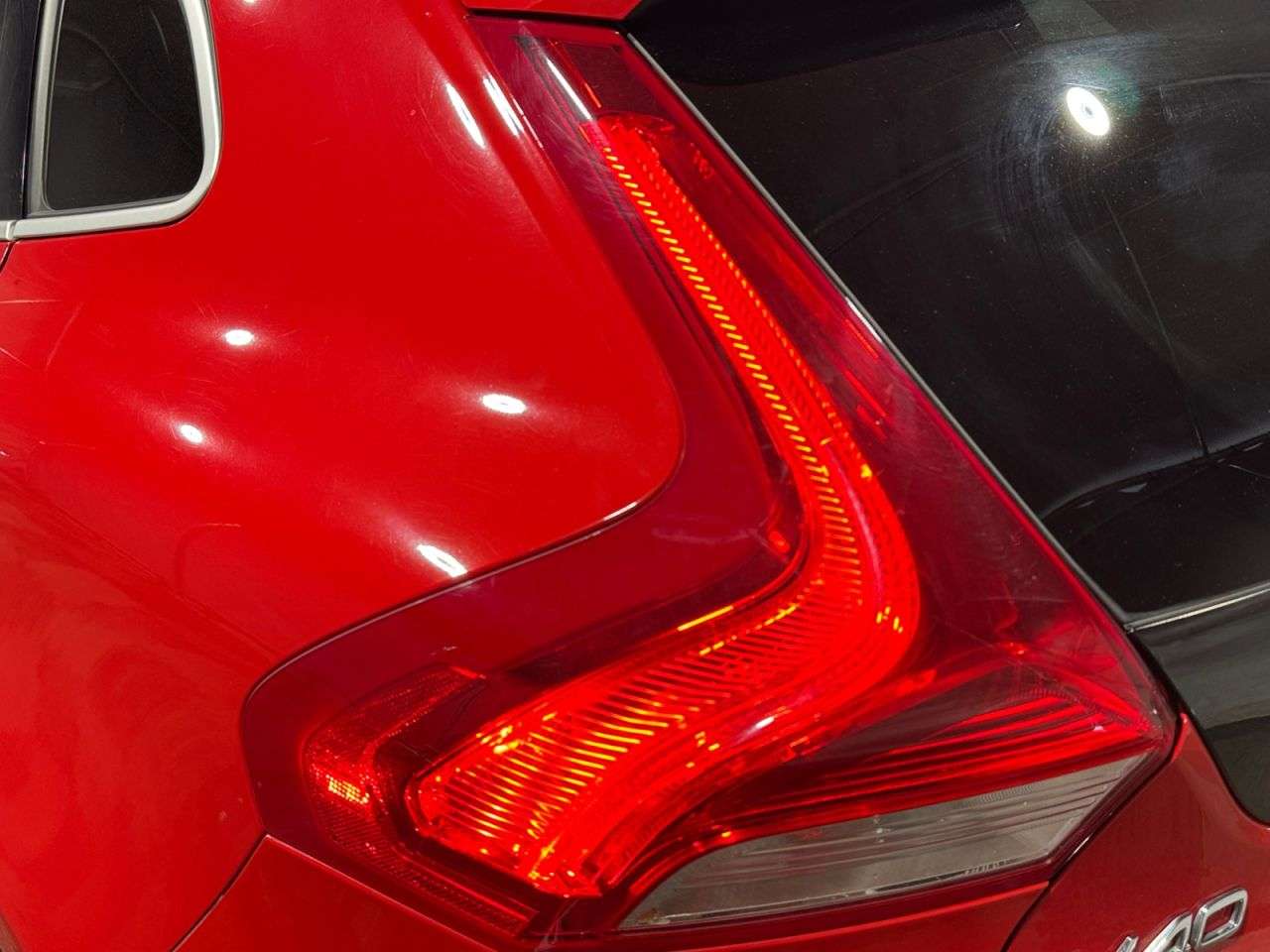 2019 VOLVO V40 2019 VOLVO V40