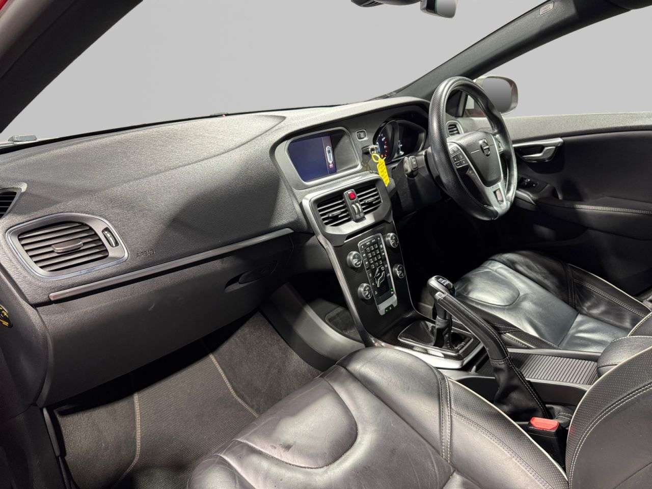 2019 VOLVO V40 2019 VOLVO V40