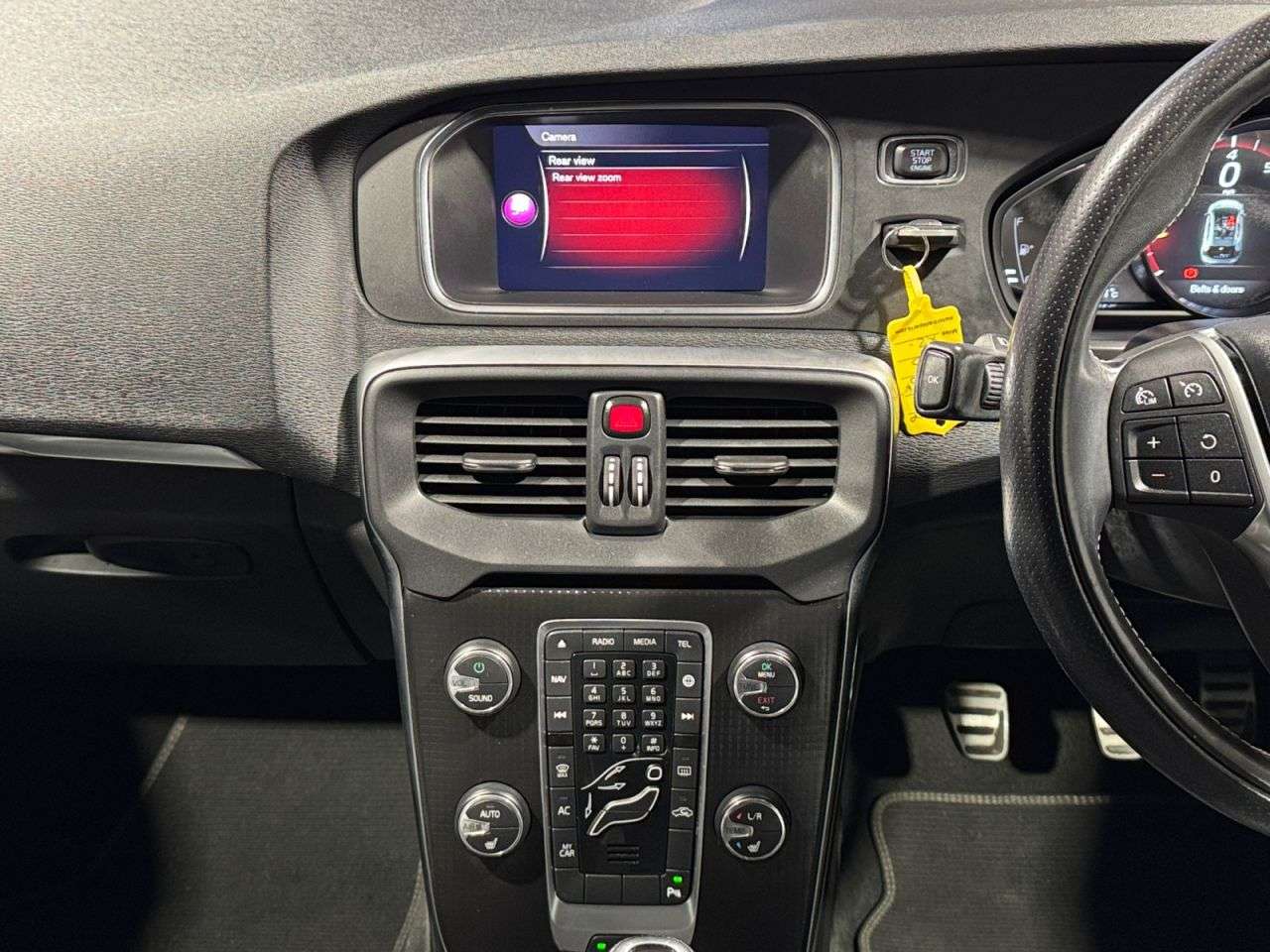 2019 VOLVO V40 2019 VOLVO V40