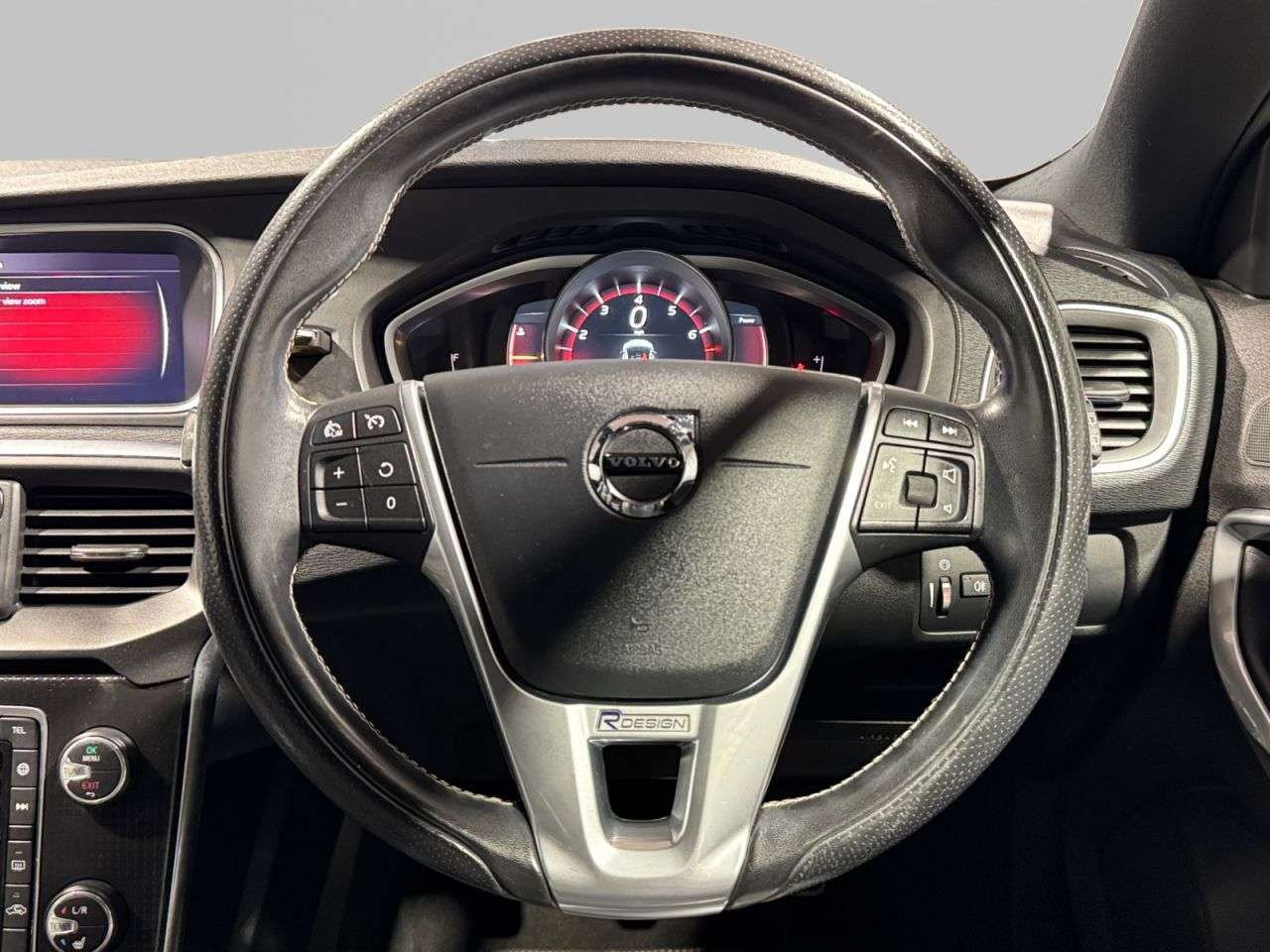 2019 VOLVO V40 2019 VOLVO V40