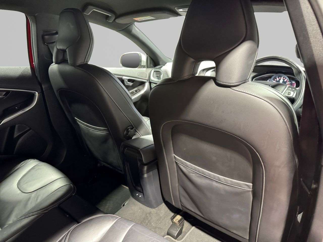 2019 VOLVO V40 2019 VOLVO V40