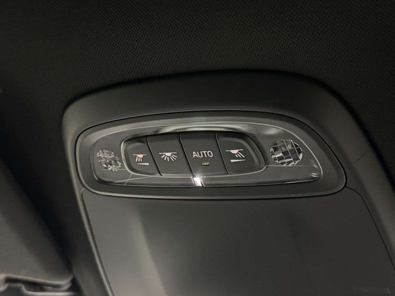 2019 VOLVO V40 2019 VOLVO V40