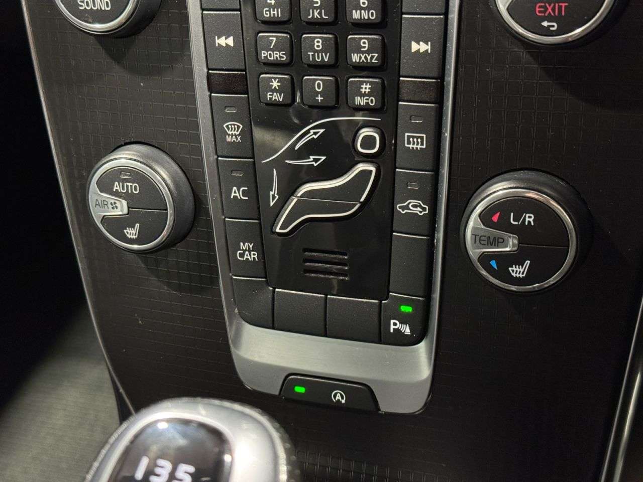 2019 VOLVO V40 2019 VOLVO V40