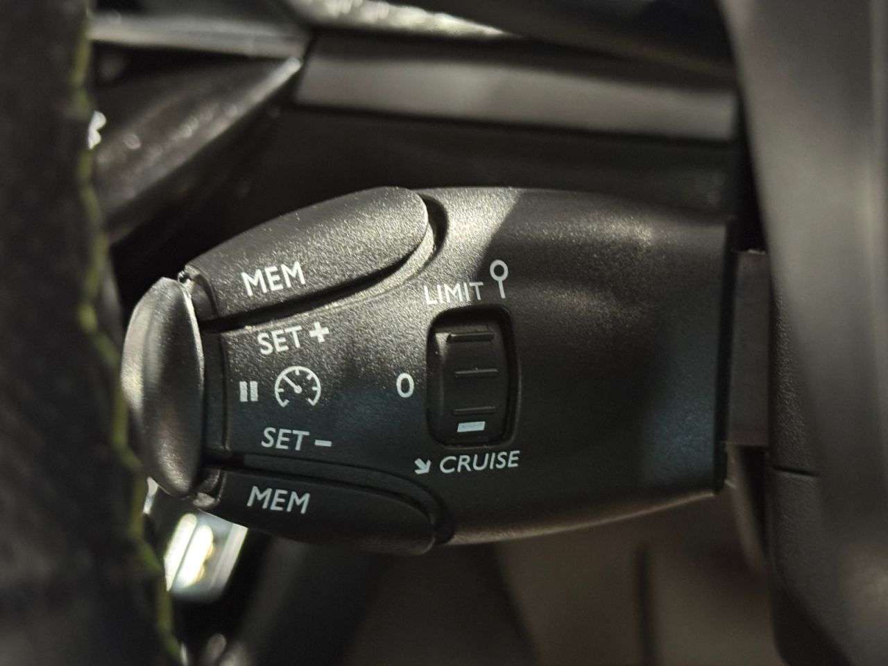 2022 PEUGEOT 2008 2022 PEUGEOT 2008