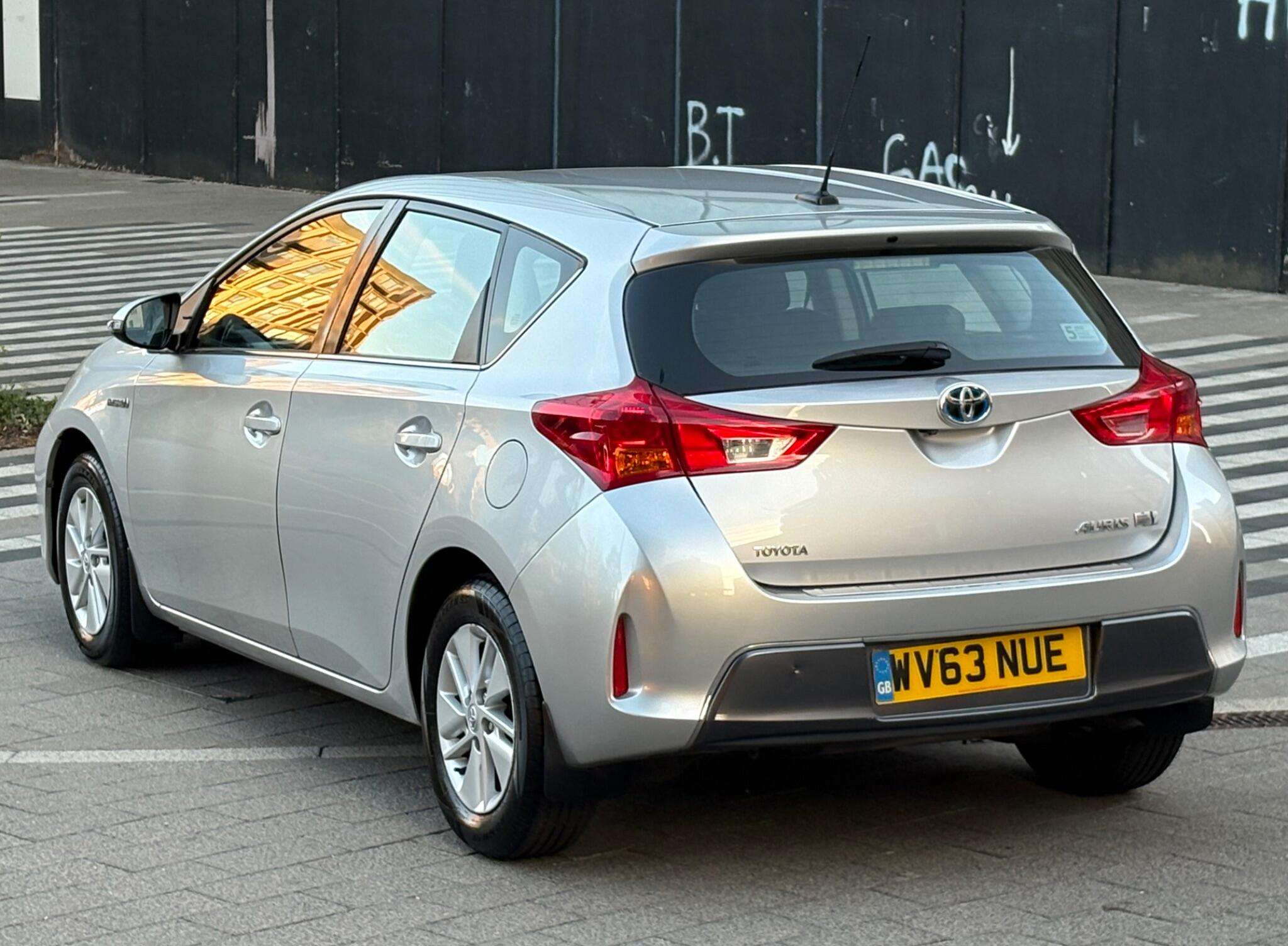 A 2013 TOYOTA AURIS 1.8 VVT-h Icon CVT Euro 5 (s/s) 5dr A 2013 TOYOTA AURIS 1.8 VVT-h Icon CVT Euro 5 (s/s) 5dr
