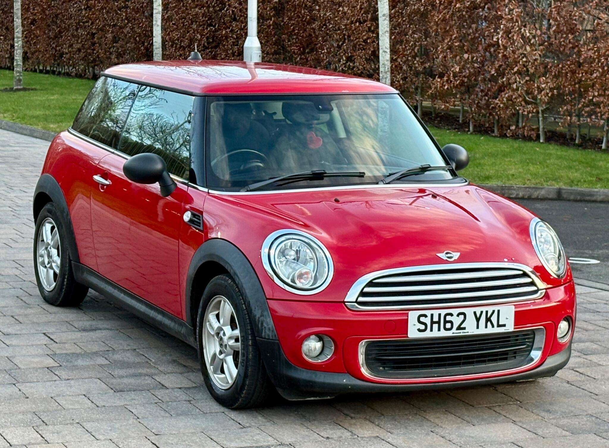 A 2012 MINI HATCH 1.6 One Euro 5 3dr A 2012 MINI HATCH 1.6 One Euro 5 3dr