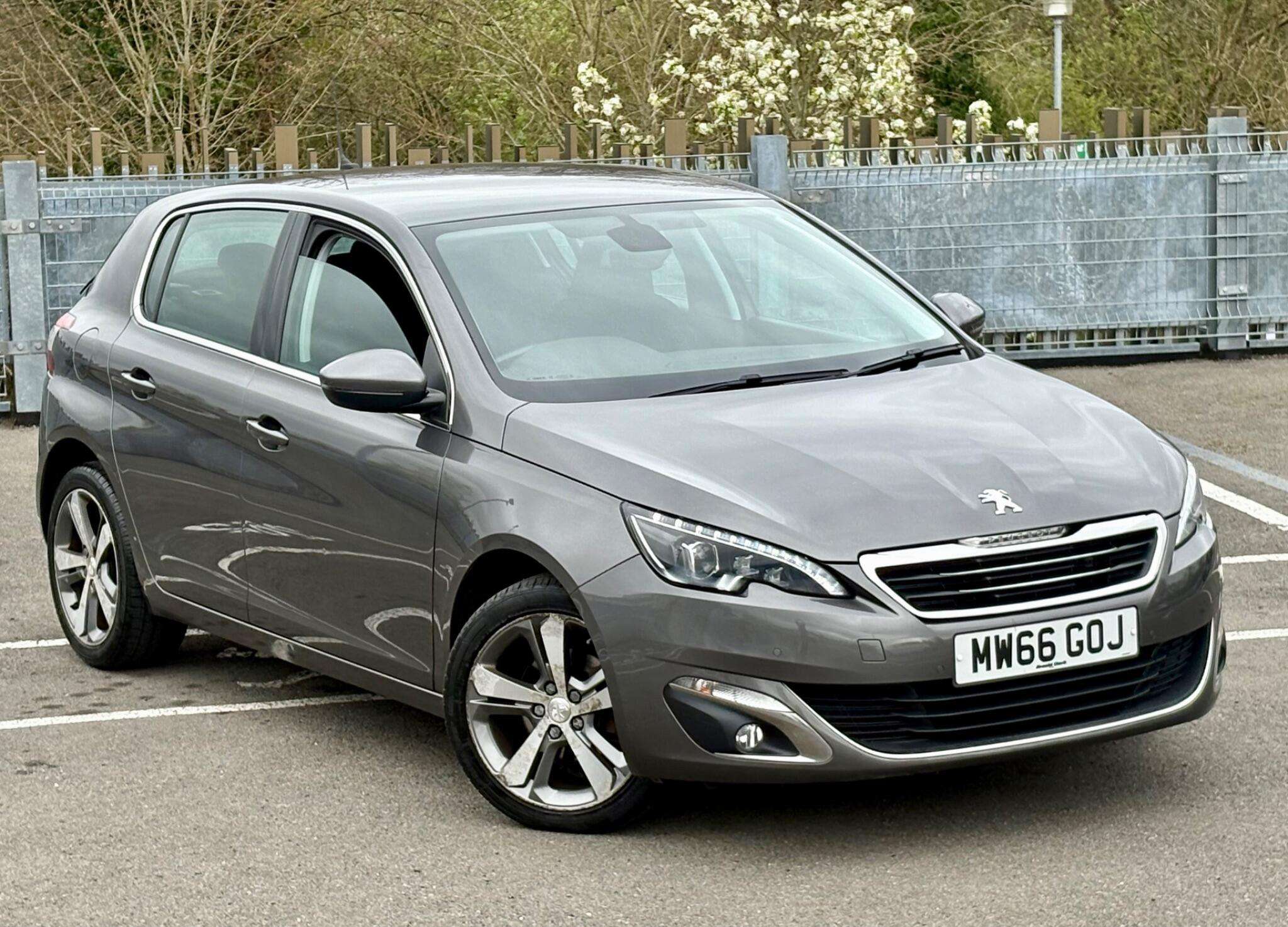 A 2016 PEUGEOT 308 1.2 PureTech Allure Euro 6 (s/s) 5dr A 2016 PEUGEOT 308 1.2 PureTech Allure Euro 6 (s/s) 5dr