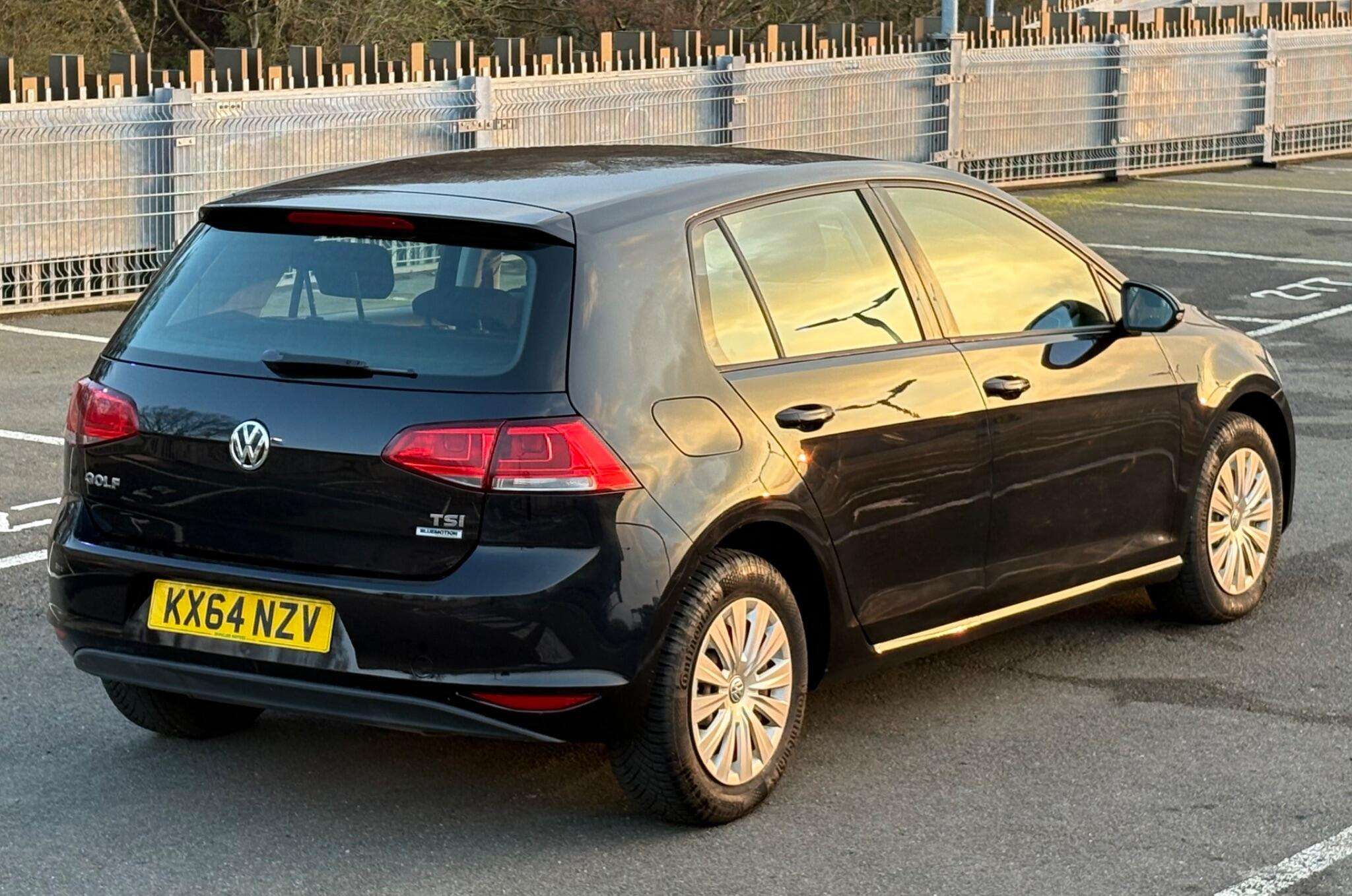 A 2014 VOLKSWAGEN GOLF 1.2 TSI BlueMotion Tech S Euro 5 (s/s) 5dr A 2014 VOLKSWAGEN GOLF 1.2 TSI BlueMotion Tech S Euro 5 (s/s) 5dr