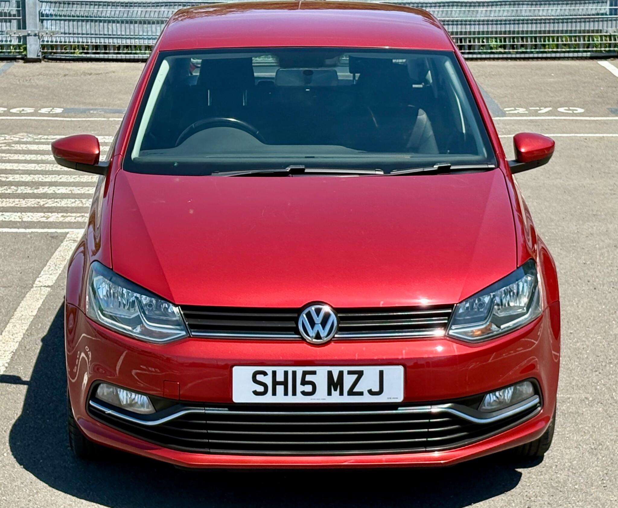 A 2015 VOLKSWAGEN POLO 1.2 TSI BlueMotion Tech SE Euro 6 (s/s) 5dr A 2015 VOLKSWAGEN POLO 1.2 TSI BlueMotion Tech SE Euro 6 (s/s) 5dr