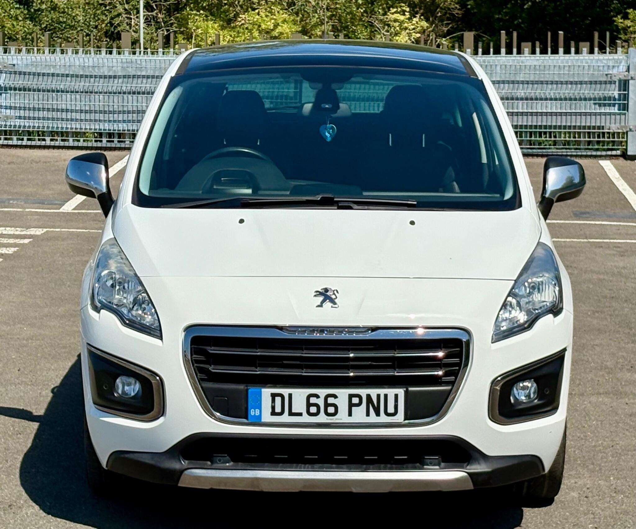 A 2016 PEUGEOT 3008 1.2 PureTech Allure Euro 6 (s/s) 5dr A 2016 PEUGEOT 3008 1.2 PureTech Allure Euro 6 (s/s) 5dr