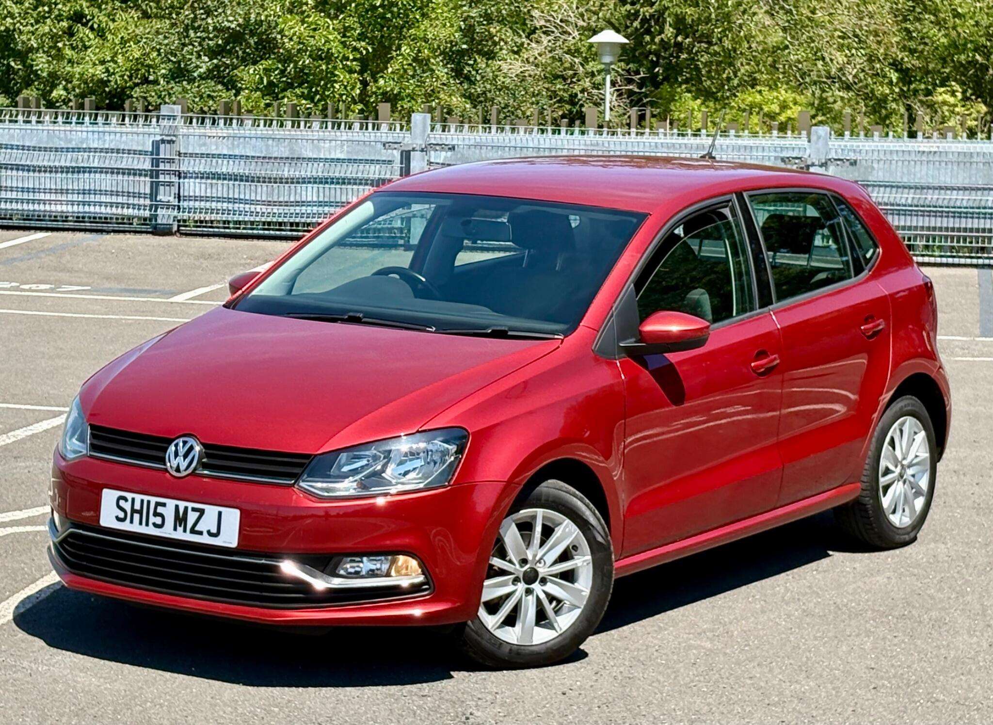 A 2015 VOLKSWAGEN POLO 1.2 TSI BlueMotion Tech SE Euro 6 (s/s) 5dr A 2015 VOLKSWAGEN POLO 1.2 TSI BlueMotion Tech SE Euro 6 (s/s) 5dr
