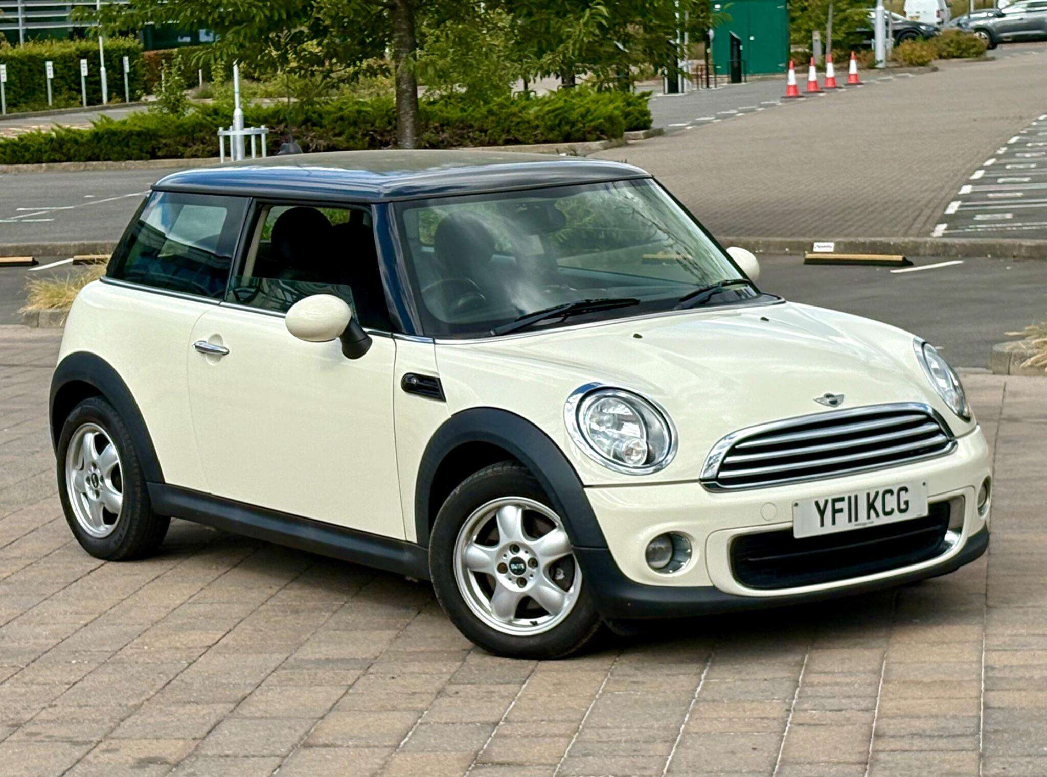 A 2011 MINI HATCH 1.6 One Euro 5 3dr A 2011 MINI HATCH 1.6 One Euro 5 3dr