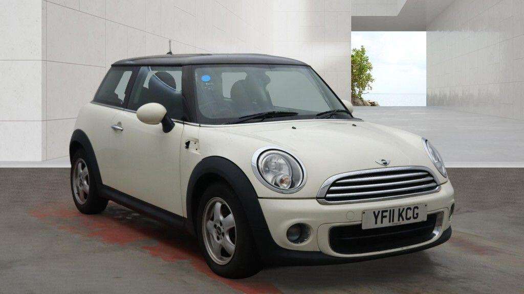 A 2011 MINI HATCH 1.6 One Euro 5 3dr A 2011 MINI HATCH 1.6 One Euro 5 3dr
