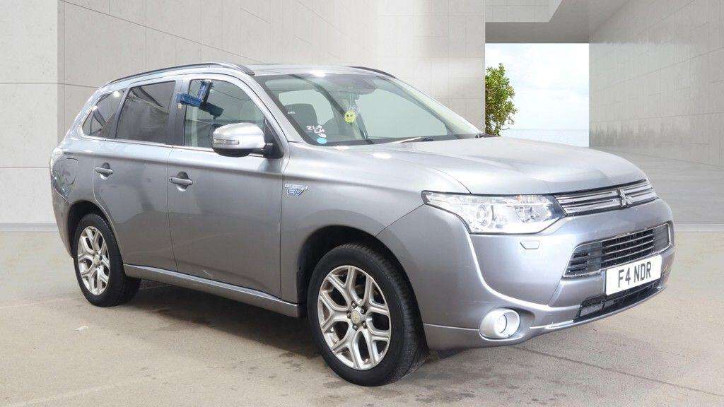 A 2014 MITSUBISHI OUTLANDER 2.0h 12kWh GX4hs CVT 4WD Euro 5 (s/s) 5dr A 2014 MITSUBISHI OUTLANDER 2.0h 12kWh GX4hs CVT 4WD Euro 5 (s/s) 5dr