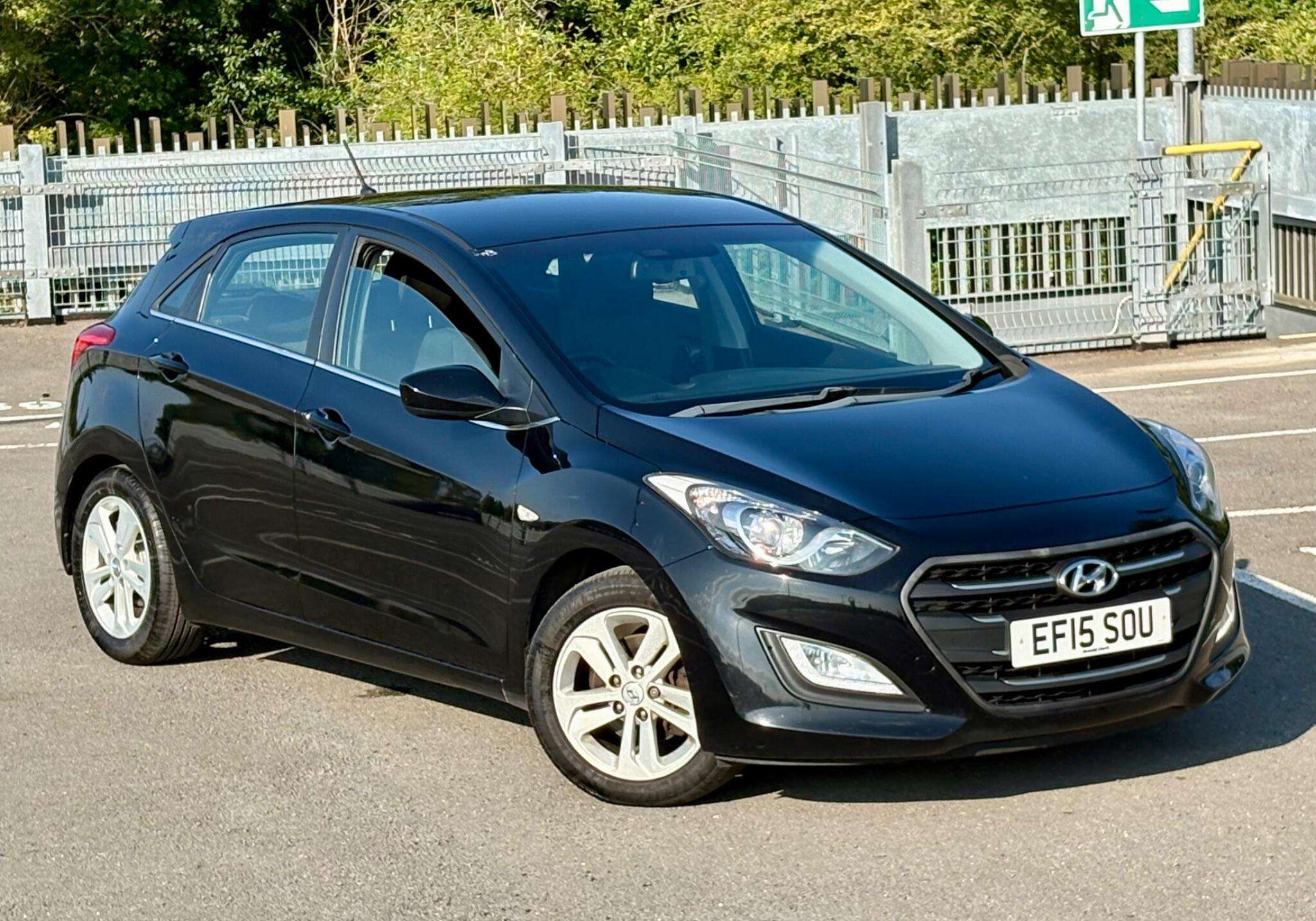A 2015 HYUNDAI I30 1.4 Blue Drive SE Euro 6 (s/s) 5dr A 2015 HYUNDAI I30 1.4 Blue Drive SE Euro 6 (s/s) 5dr