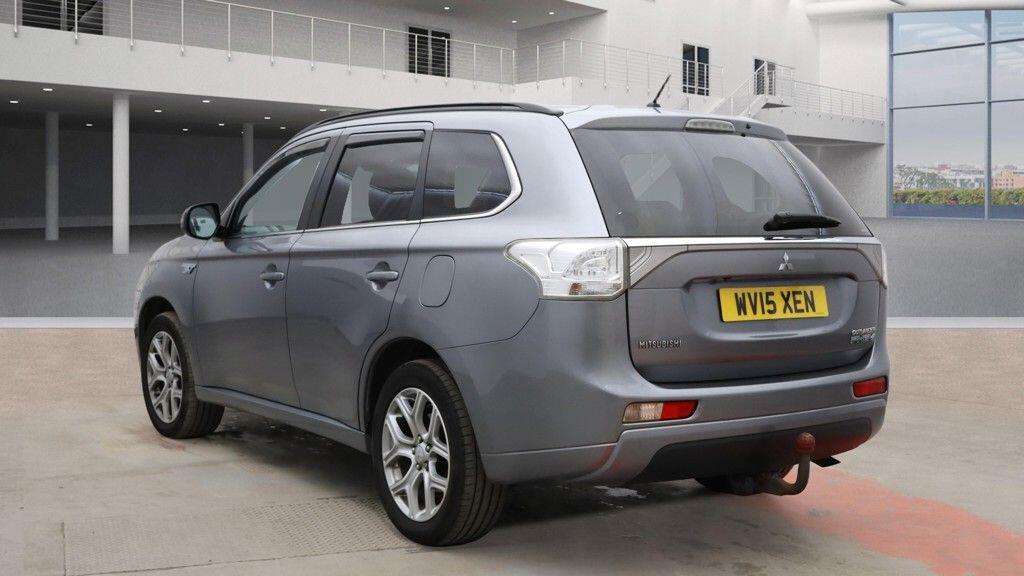 A 2015 MITSUBISHI OUTLANDER 2.0h 12kWh GX4h CVT 4WD Euro 5 (s/s) 5dr A 2015 MITSUBISHI OUTLANDER 2.0h 12kWh GX4h CVT 4WD Euro 5 (s/s) 5dr