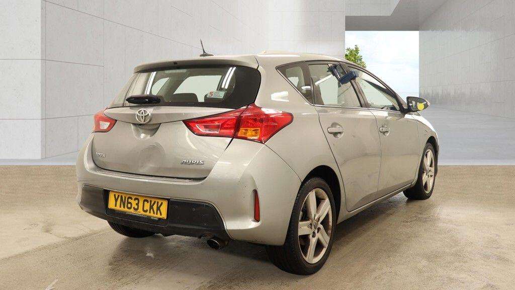 A 2013 TOYOTA AURIS 1.6 V-Matic Icon Euro 5 5dr A 2013 TOYOTA AURIS 1.6 V-Matic Icon Euro 5 5dr